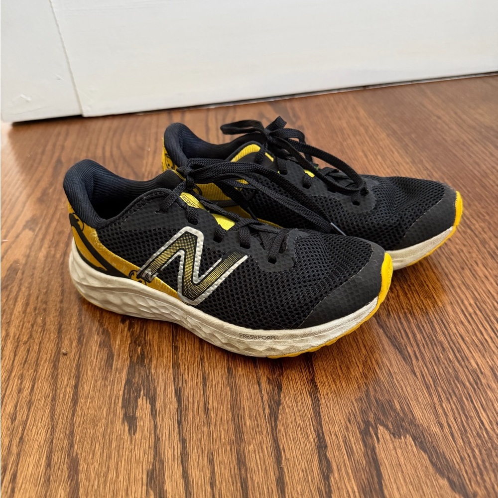 New Balance Black & Yellow Mesh Running Sneakers